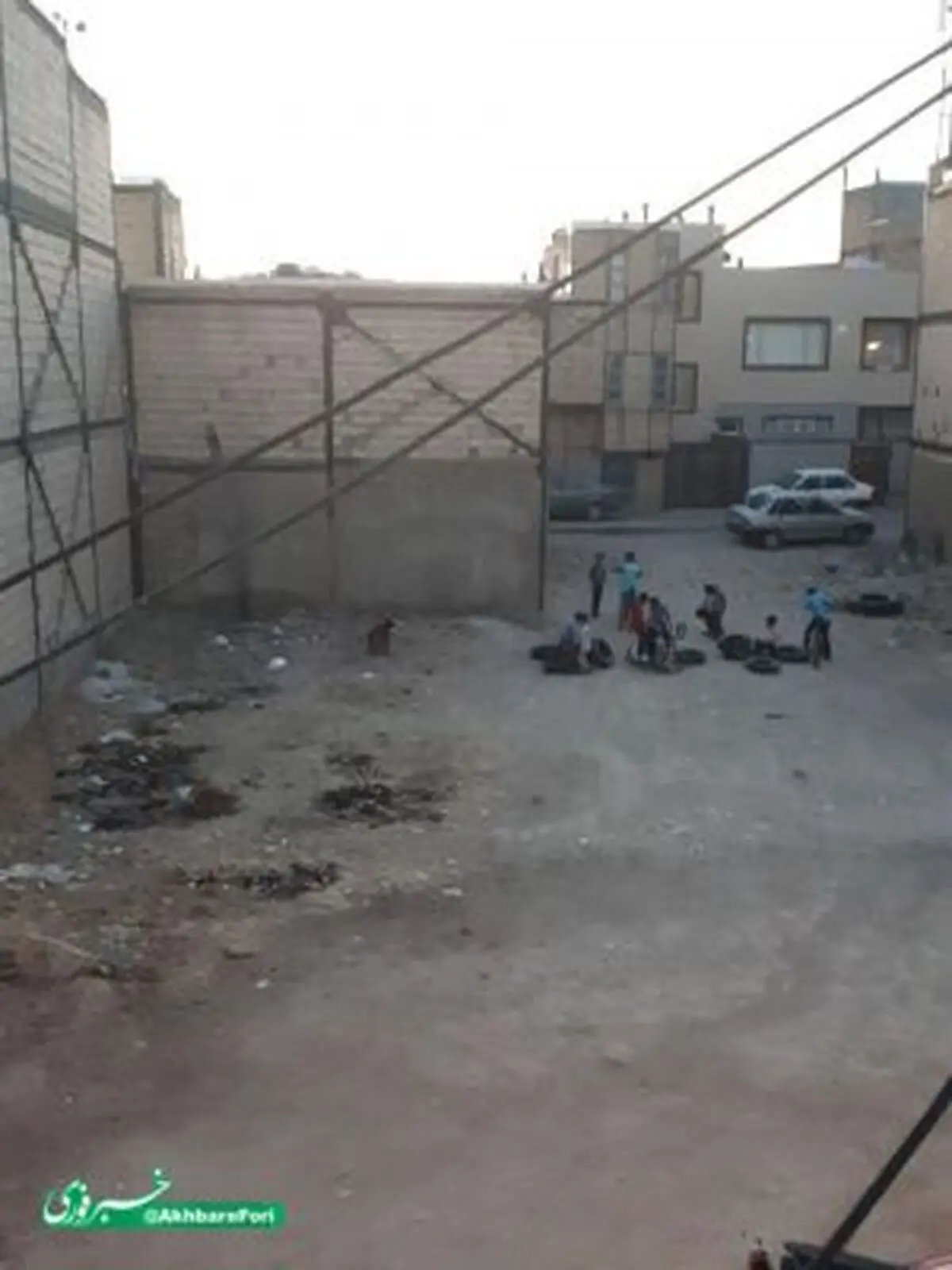 بازی کودکان در محلی آلوده و بی تفاوتی مسئولان