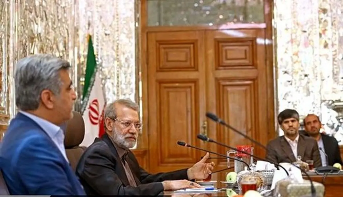 گلایه‌های لاریجانی: شرایط کشور برای تولید سخت شده است نه دلالی