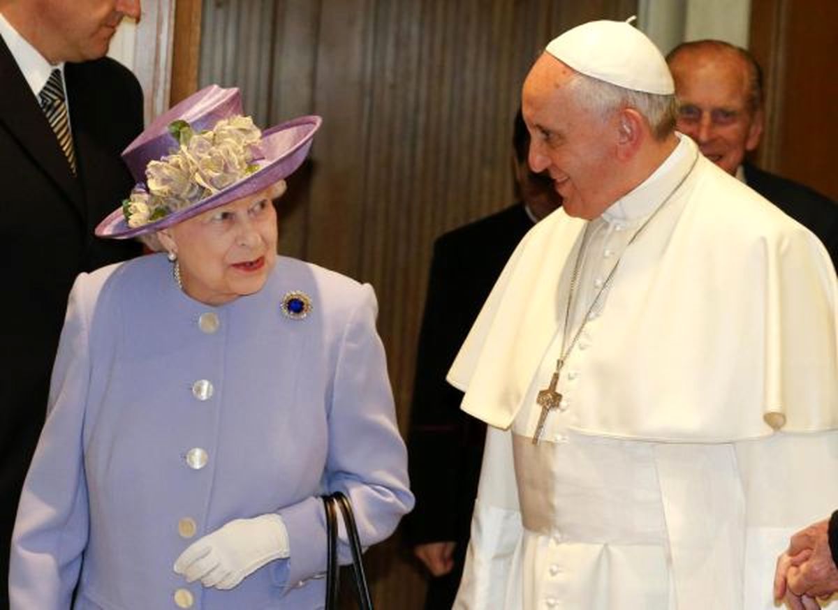 هدیه پاپ به ملکه الیزابت به جای نفت‌کش توقیفی!