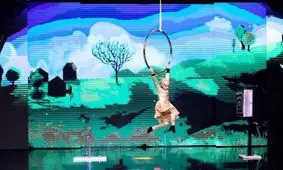 تیراندازی آتشین دختر ژله‌ای با چشمان بسته در عصر جدید