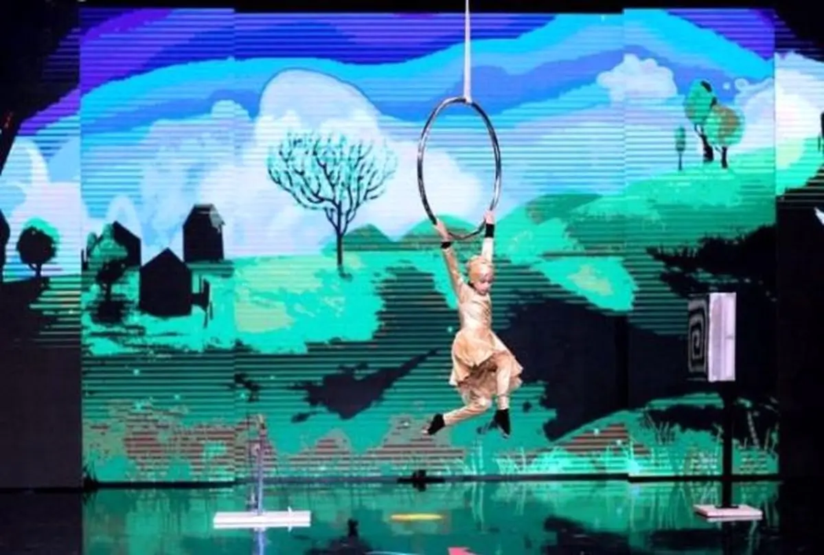 تیراندازی آتشین دختر ژله‌ای با چشمان بسته در عصر جدید