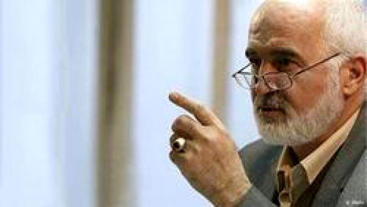 احمد توکلی: روحانی باید برخی از اعضای کابینه را تغییر دهد/ باید کوپن را بازگردانیم/ کسانی مخالف کوپن هستند که شکم‌شان سیر است