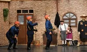 عمو فیتیله‌ای‌ها تئاتر به صحنه می‌برند/ نمایش «چتر سفید» به کارگردانی حمید گلی