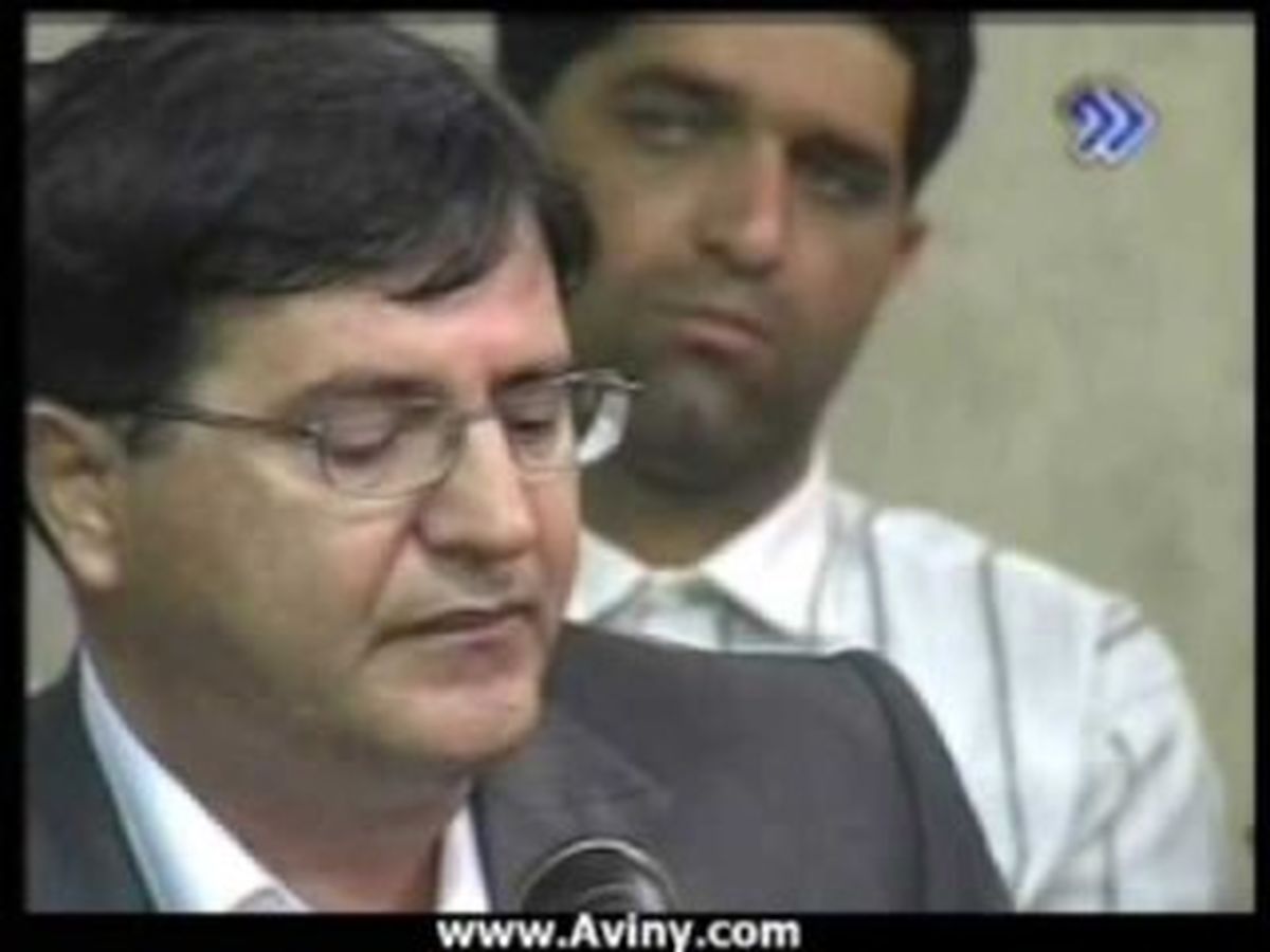 شعر خوانی مرحوم احمد عزیزی در حضور رهبر انقلاب