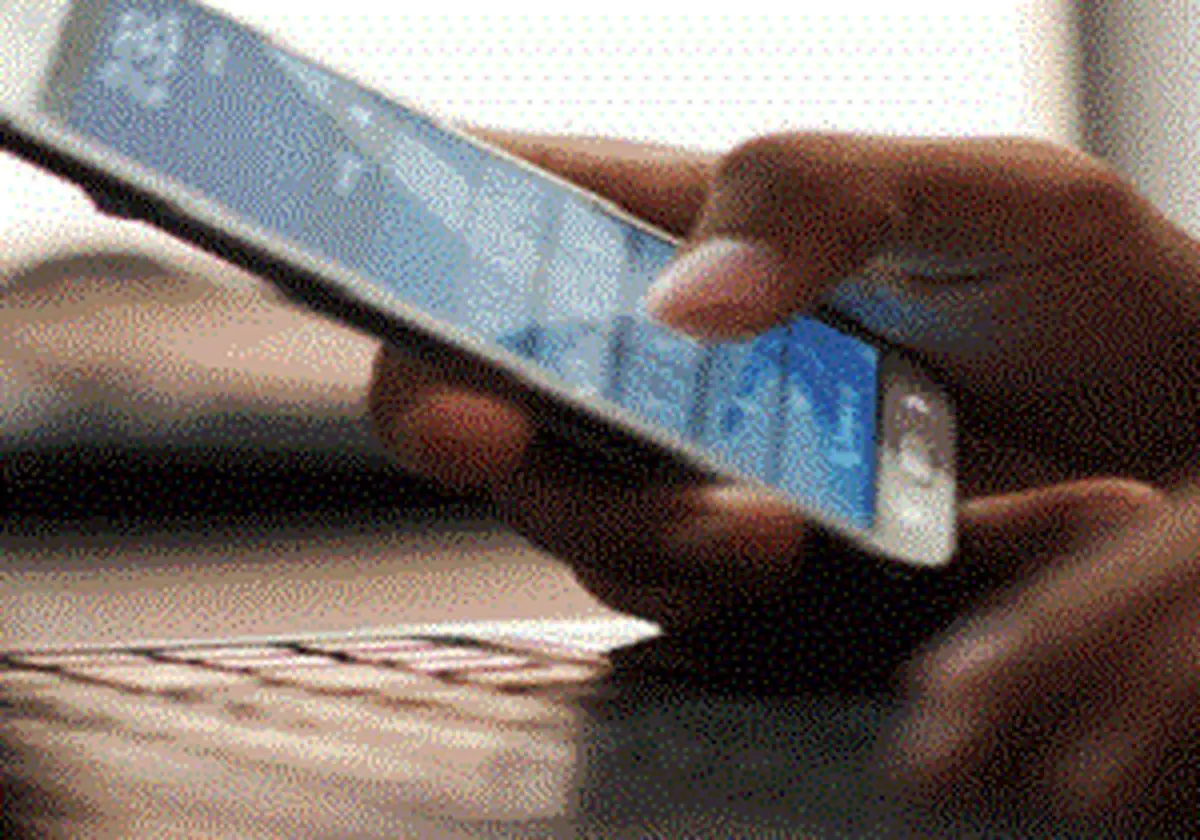 تله‌های اینترنتی در کمین مسافران/نشانه‌های هک شدن گوشی موبایل