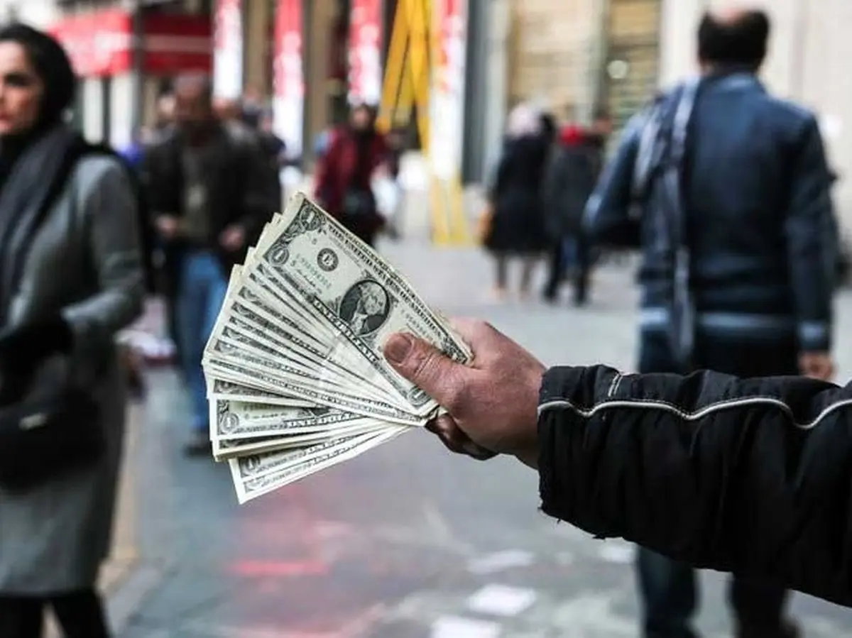 دلار به میانه کانال ۱۲ هزار تومانی نزدیک شد