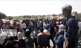 جاده سیمان بسته شد / اعتراض مردم همت آباد مشهد به بی کیفیتی آب این منطقه