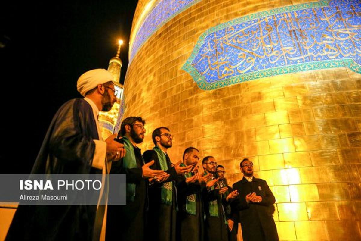 آئین تعویض پرچم و گلباران حرم رضوی+ عکس