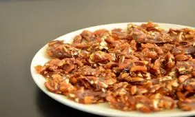 طرز تهیه سوهان عسلی مخصوص عید نوروز