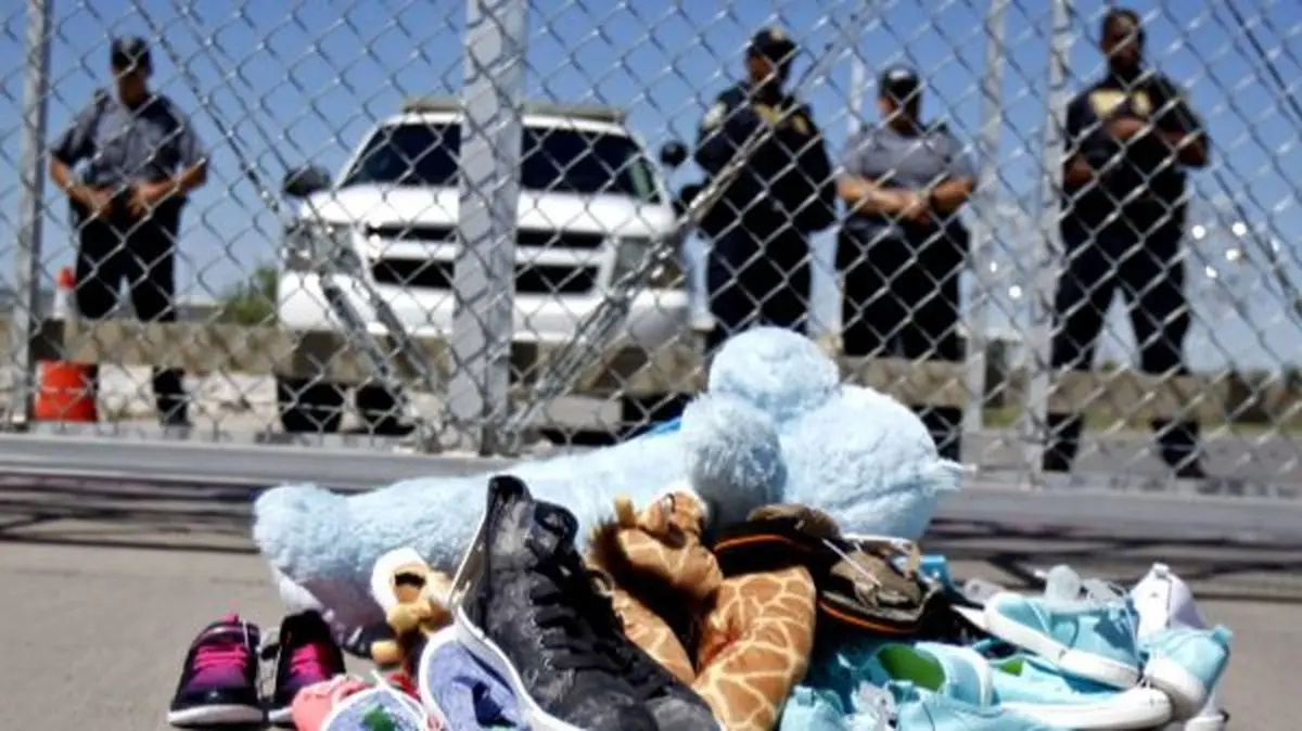 رفتار خشن پلیس آمریکا با کودکان در بازداشتگاه‎های مرزی/از خواباندن کودکان بر روی سطح سیمانی تا تعرض به آنها در زمان بازرسی