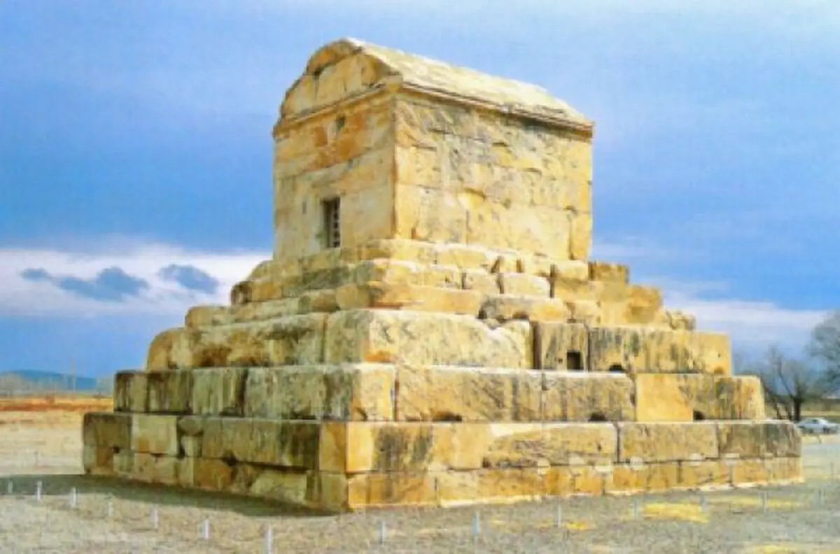 اصطلاح "نور به قبرش ببارد" از کجا آمده است؟