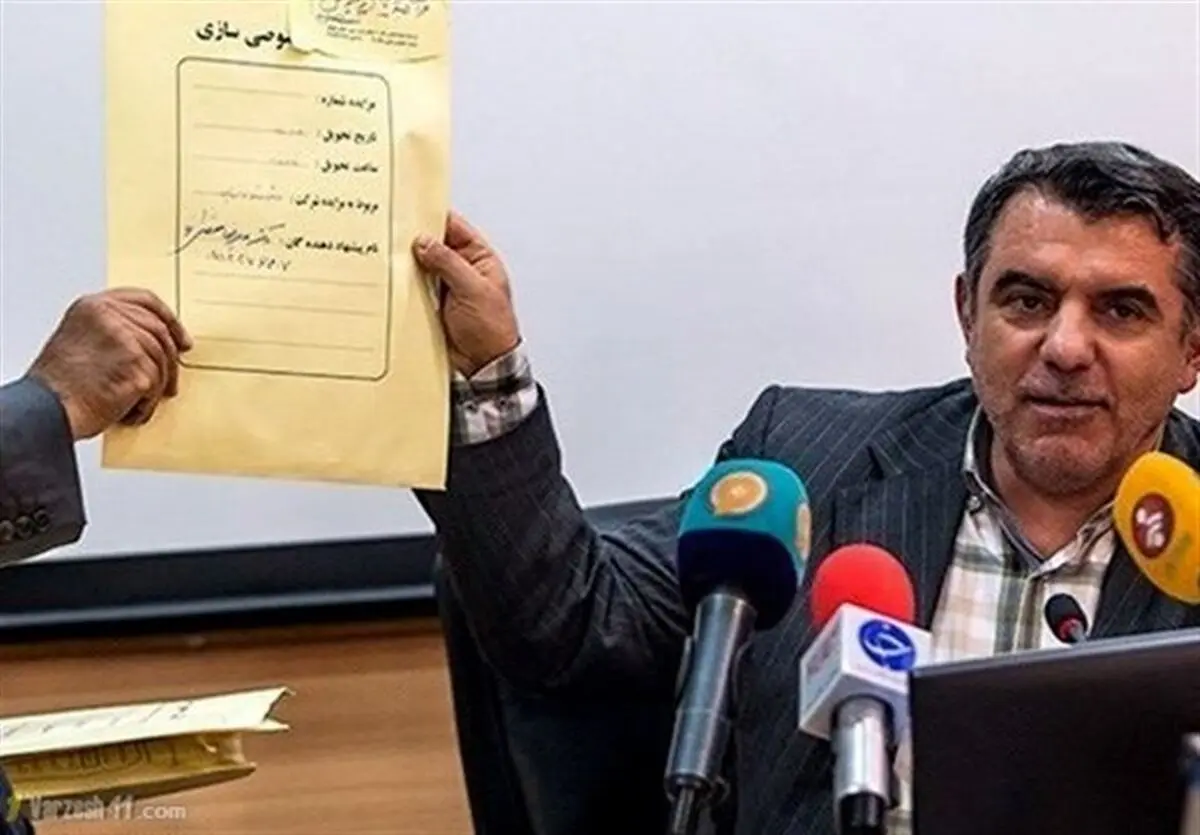 پوری حسینی: مصوبه واگذاری خودرویی‌ها فعلا قابل اجرا نیست