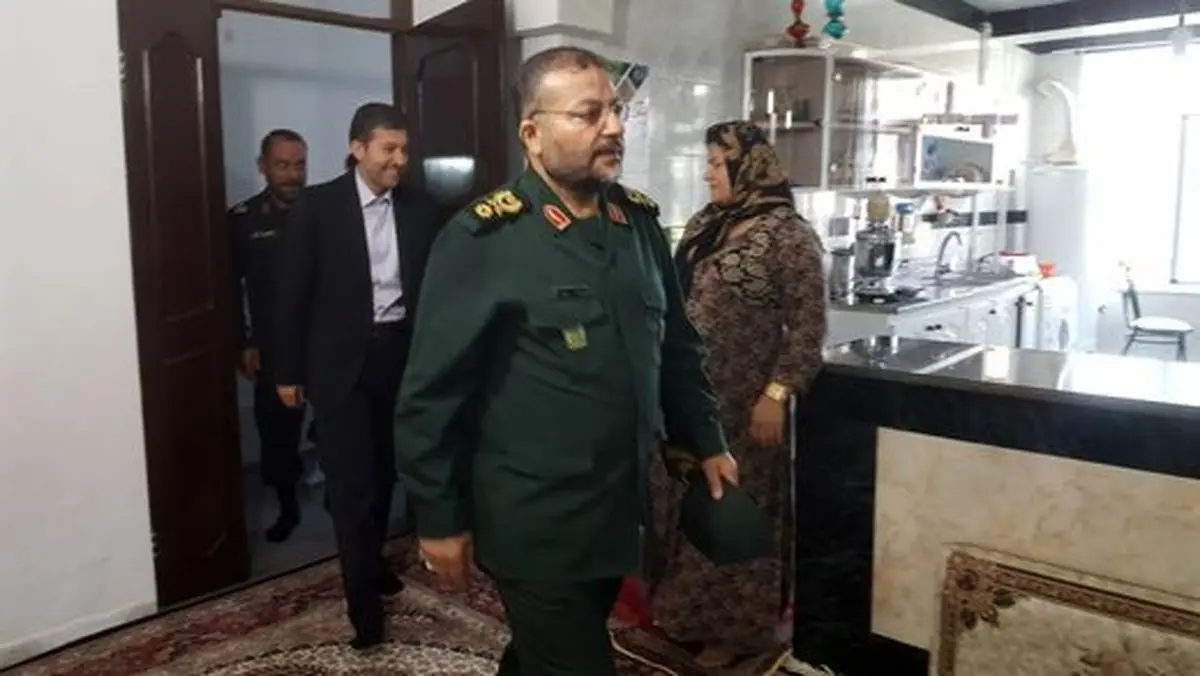 دیدار سردار سلیمانی با خانواده پیشمرگ مسلمان کُرد +عکس