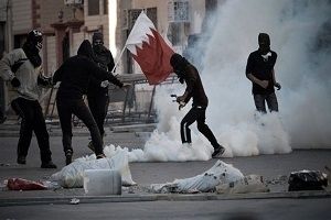 ادامه اقدامات سرکوبگرانه آل خلیفه علیه مردم/ در طول ۷ سال ۱۴ هزار بحرینی بازداشت شدند