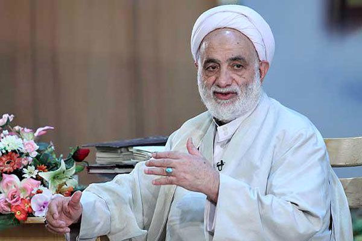 قرائتی: نماز بیمار و زکات مرده است