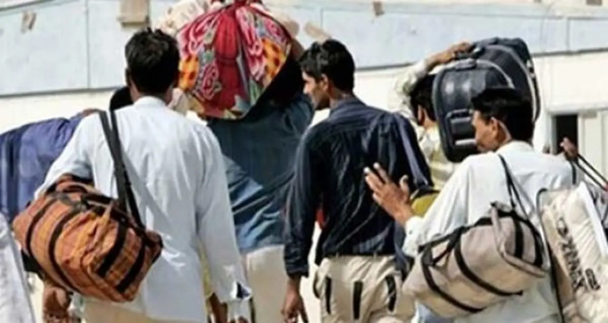 کارگران ایرانی‌ به عراق مهاجرت می‌کنند حتی لیسانسه‌ها/ زندگی در اتاق‌های ۹ متری با روزی ۳۰۰ هزار تومان حقوق