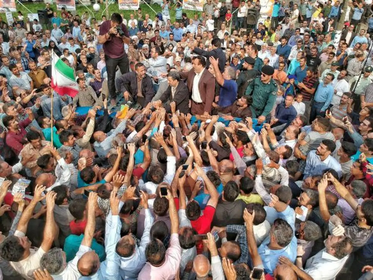 احمدی نژاد با نیسان آبی به روستاهای گیلان می رود