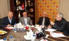 مهندس یک موز بنداز این طرف!