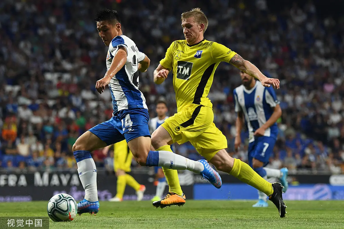 اولین بازی یک فوتبالیست چینی در لیگ اروپا