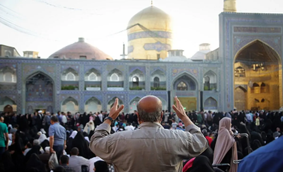 اینجا خلوتگه امن شکفتن غنچه‌ گریه‌ها است