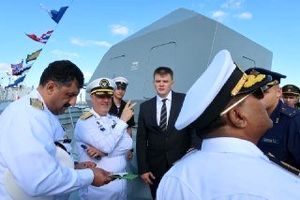 دریادار حسین خانزادی از ناوگان نیروی دریایی روسیه بازدید کرد