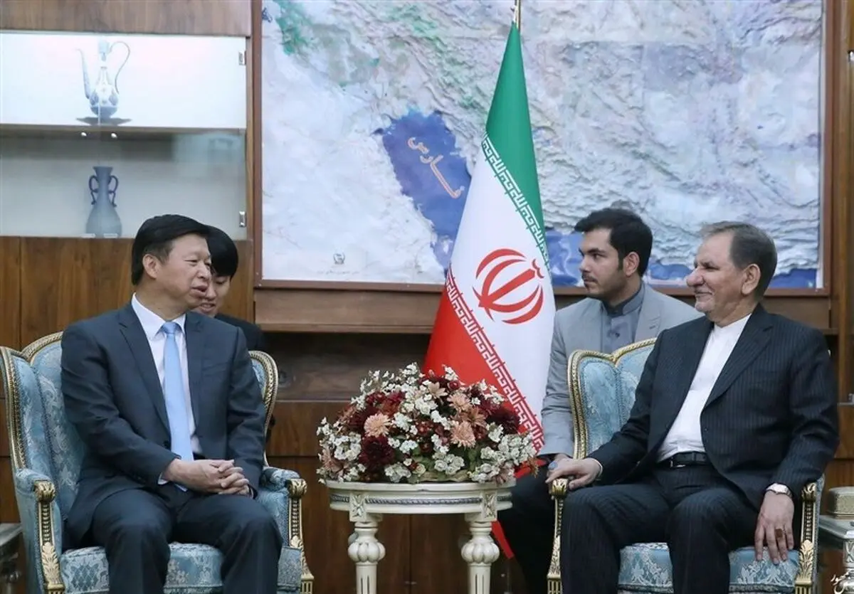 جهانگیری به مقام ارشد چینی:‌ انتظار داریم در خرید نفت ایران فعالتر عمل کنید / آمادگی داریم از طریق خط انتقال پاکستان، گاز به چین صادر کنیم