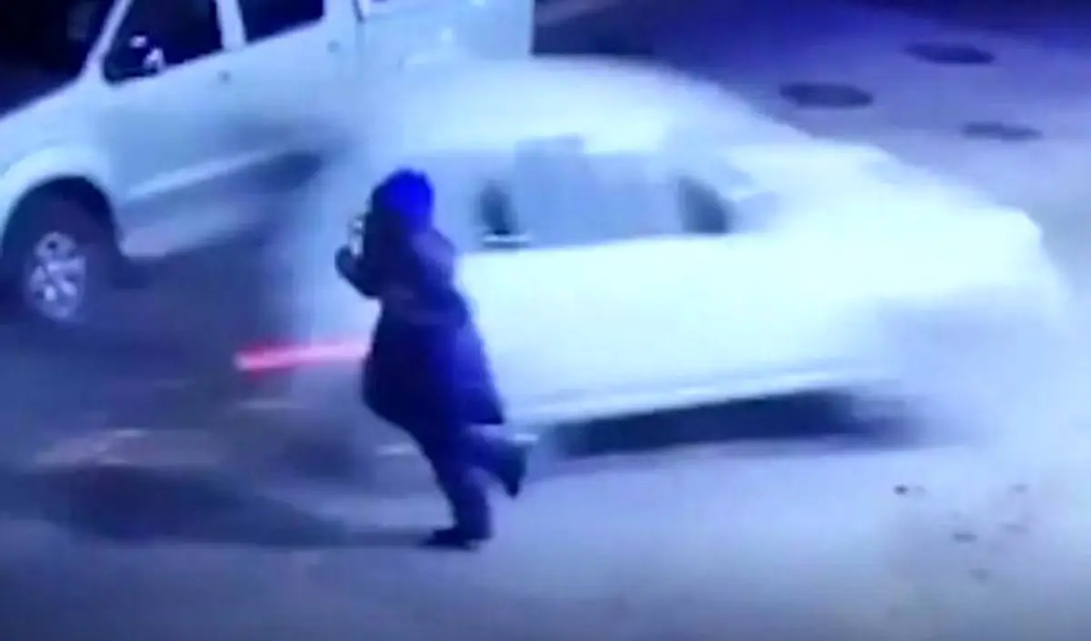 نجات میلی‌متری مأمور پمپ بنزین از مرگ حتمی