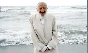 ادیبی که ۳۰ سال زندان کشید/ من به زهد مشهورم اما کسی را بی‌رغبت‌تر از آیت‌الله خامنه‌ای به مال دنیا نمی‌شناسم