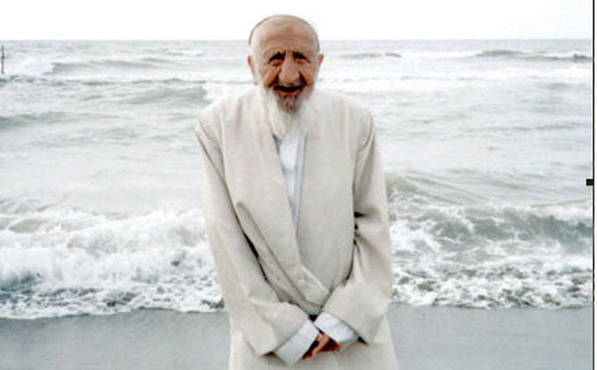 ادیبی که ۳۰ سال زندان کشید/ من به زهد مشهورم اما کسی را بیرغبتتر از آیتالله خامنهای به مال دنیا نمیشناسم