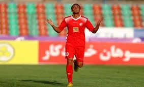 یک مهاجم جوان چشم کالدرون را گرفت