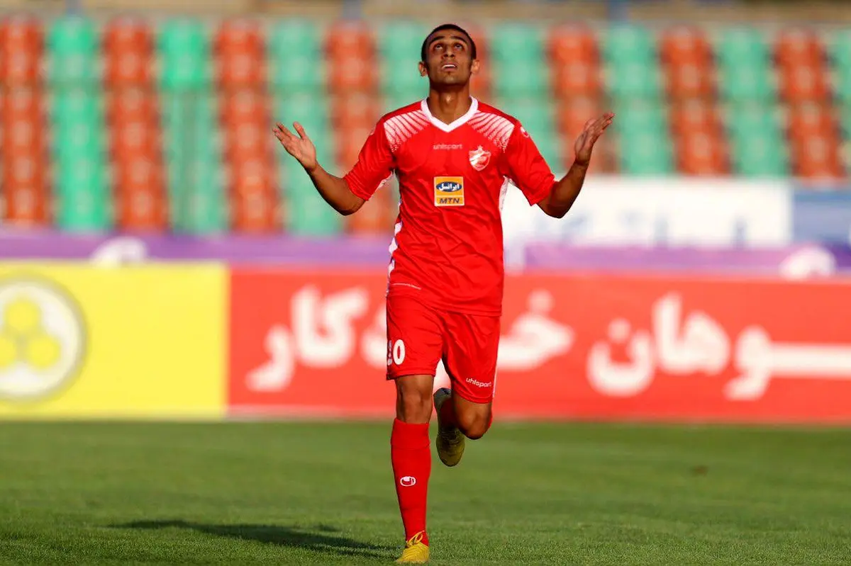 یک مهاجم جوان چشم کالدرون را گرفت