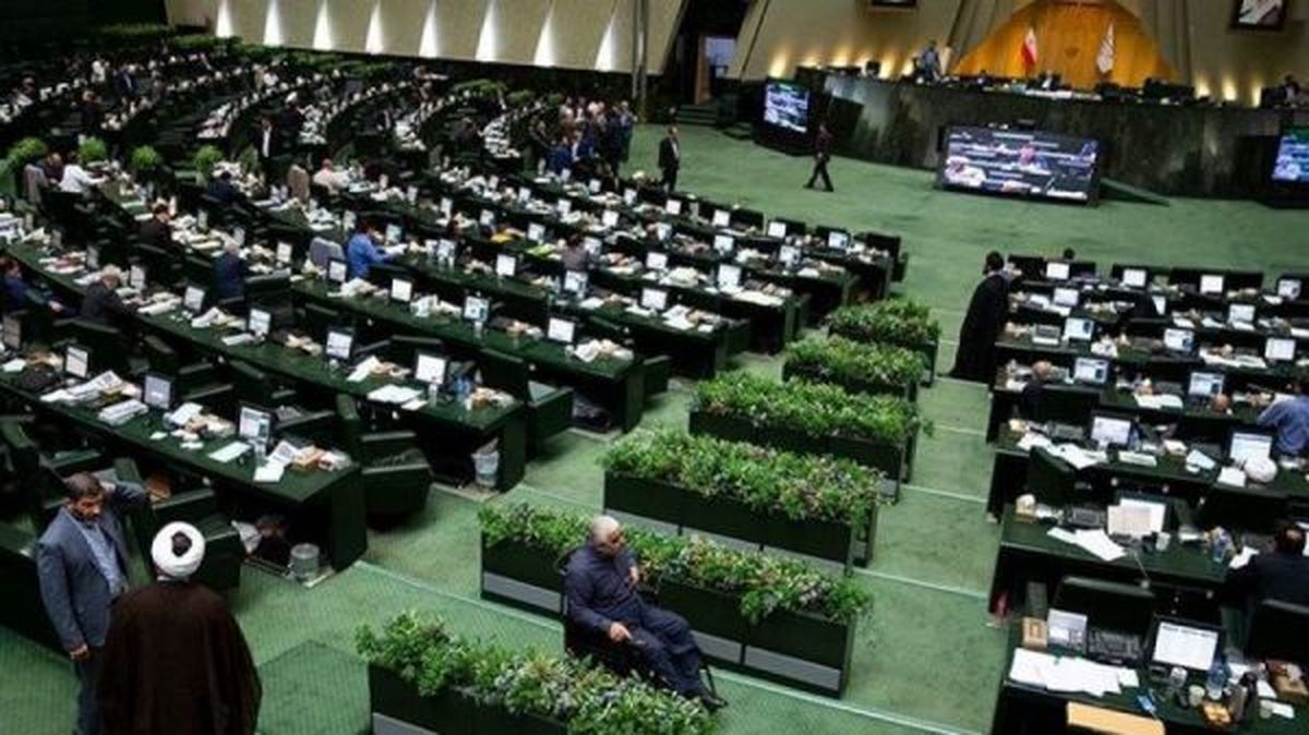 تذکر به روحانی درباره هنجارشکنیهای سلبریتیها