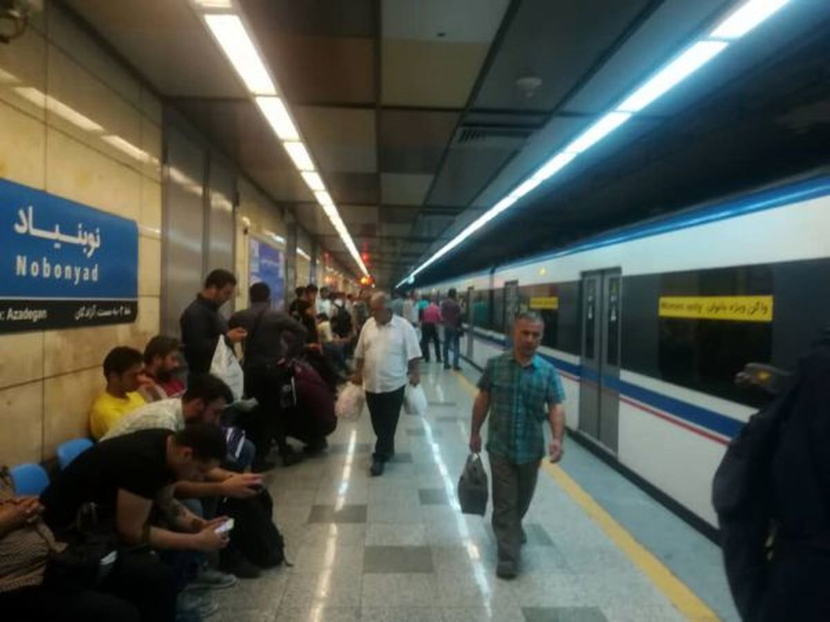 آتش سوزی در متروی تهران / حریق حرکت قطارها در خط 3 مترو در ایستگاه نوبنیاد را متوقف کرد