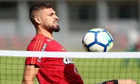 میلان مدافع برزیلی جذب کرد