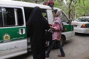 عباس عبدی: پلیس را نباید مامور برخورد با بدحجابی کرد