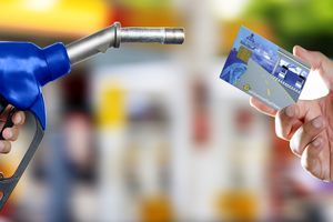 دو نرخی شدن بنزین در مجلس و دولت مطرح نیست