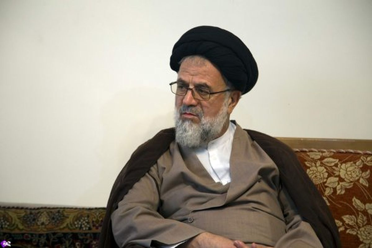 آیت الله موسوی تبریزی: چه کسی گفته تماشای فوتبال برای زنان حرام است؟