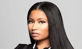 یک خواننده معروف تصمیم گرفته با یک قاتل ازدواج کند