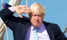 فیلم| نخست‌وزیر انگلیس برای خبرنگارانی که بیرون منزل منتظرش بودند چای آورد