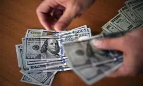 نرخ دلار ۹ هزار تومان است/ قیمت‌ها کاهش می‌یابد