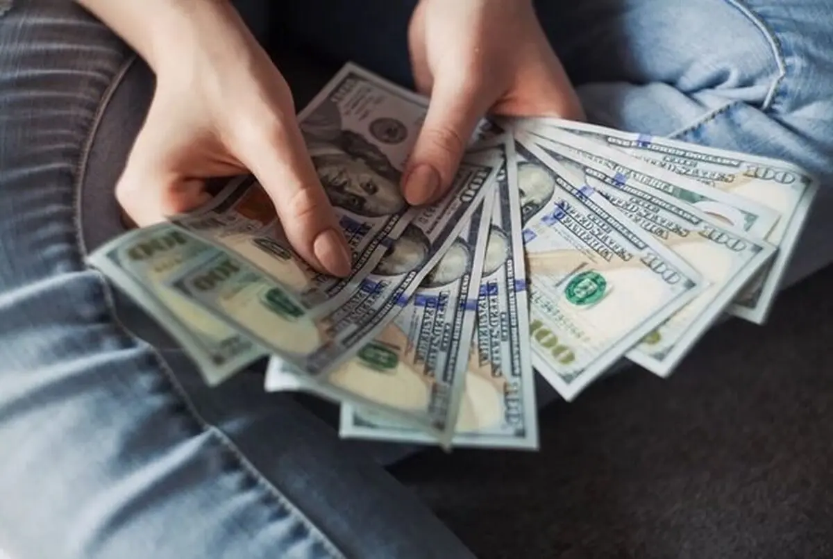 ریزش دلار در بازارهای جهانی