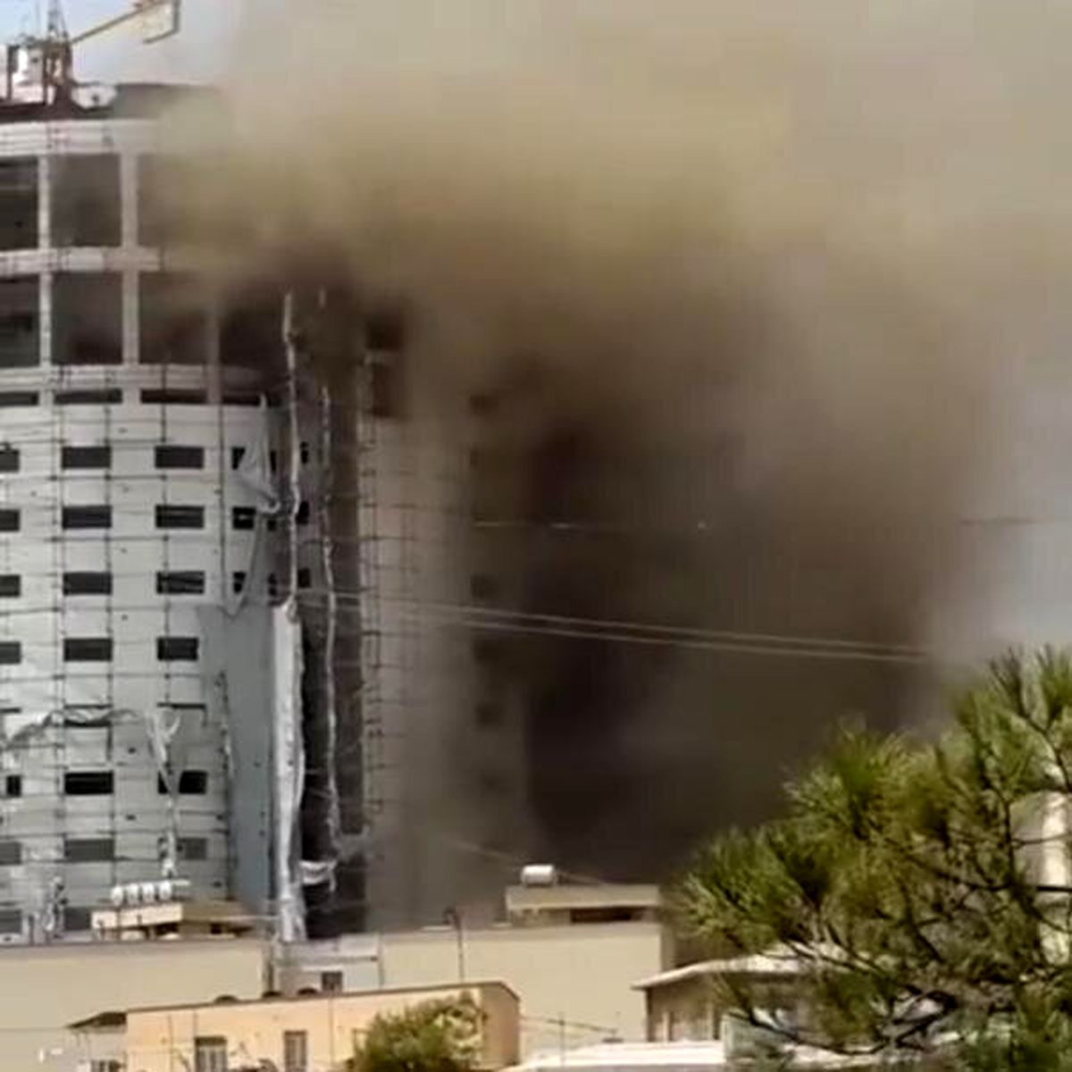 هتل مزاحمِ ارگ کریم‌خان آتش گرفت