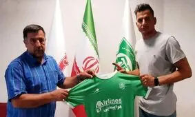 لک بی‌خیال استقلال شد و به ماشین رفت