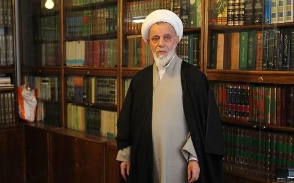 گناه ظریف این است که خادم است نه خائن