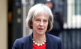 روباتی هم نام «ترزا می» در رستورانی در انگلیس صبحانه سرو می‎کند