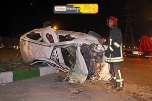 امدادرسانی آتش‌نشانان به‌مصدومان سانحه رانندگی در بلوار نماز مشهد+ تصاویر