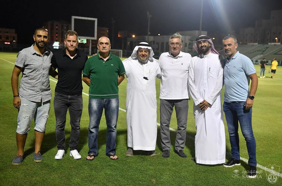 ضیافت شام رئیس الاهلی برای پروفسور و همراهان