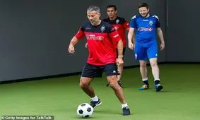 گیگز: پوگبا را باید در تمرین‌ها با لگد زد!