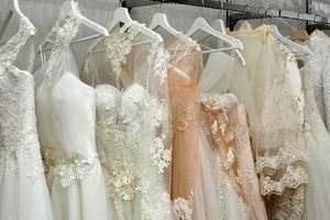 لباس عروس آماده بخریم یا بدوزیم؟