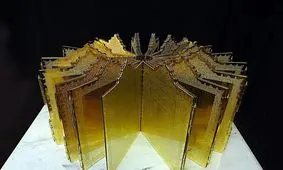 قرآن طلا راهی ایوان طلا می‌شود + تصاویر